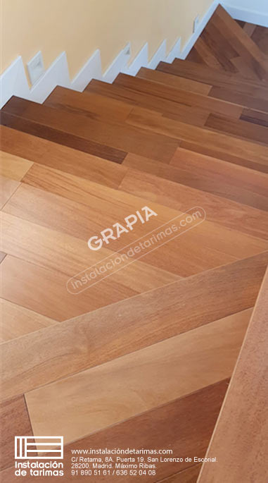 Foto de oferta de madera maciza de grapia para una escalera