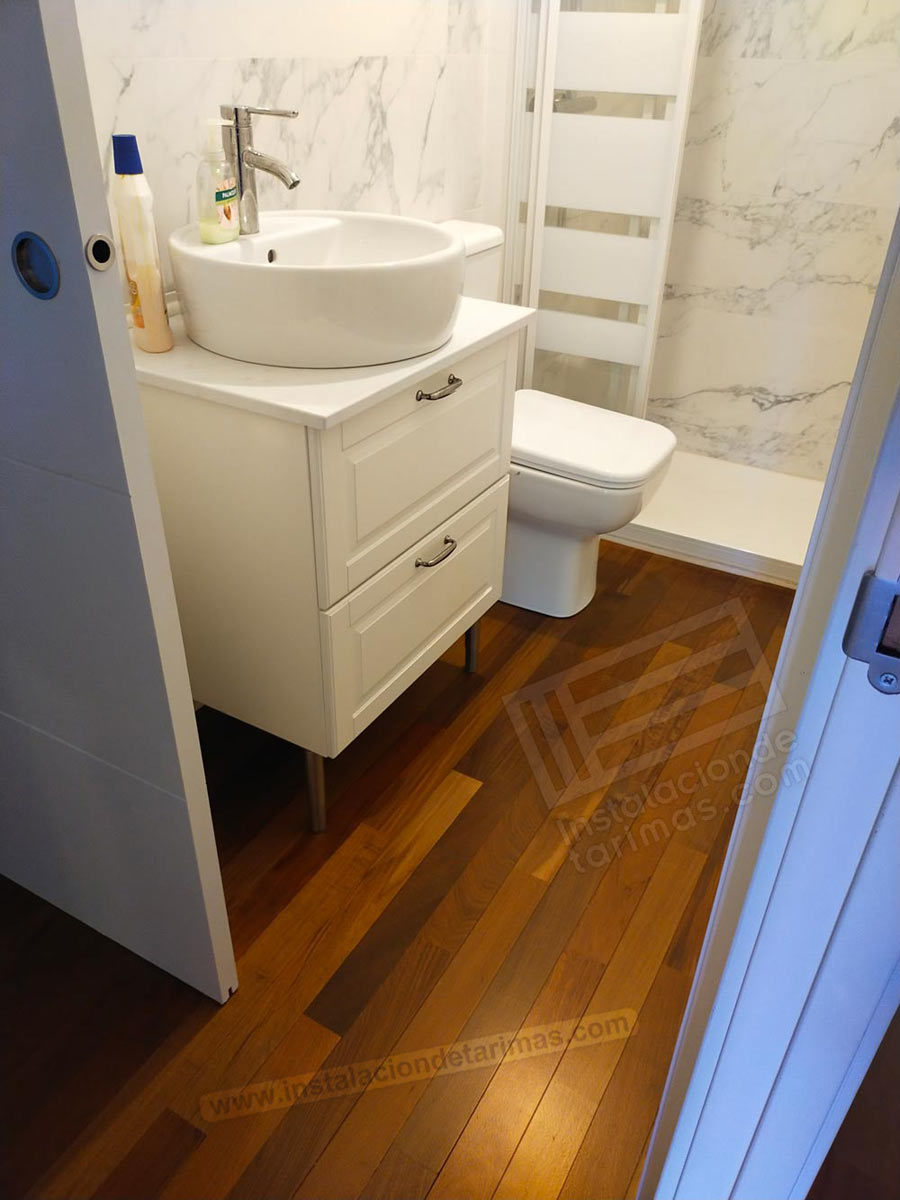 tarima de ipé barnizado con 8 capas de barniz marca Bona