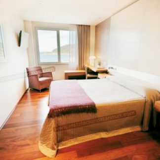 tarima maciza de sucupira barnizada