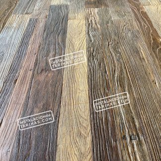 Suelo de madera con tarima de madera de roble recuperado